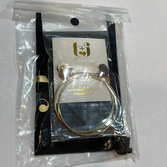 T&J Designs 18K gold plated large circle gold loop earrings, NWT new w/ free bag - Picture 6 of 7